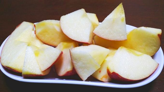 オイシックスの小玉リンゴは子供が食べやすいサイズにカット