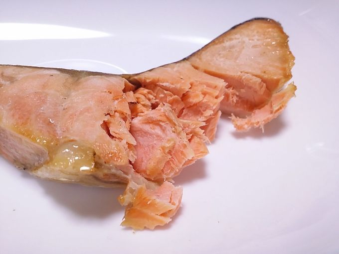 鮭の塩焼きセットの主菜